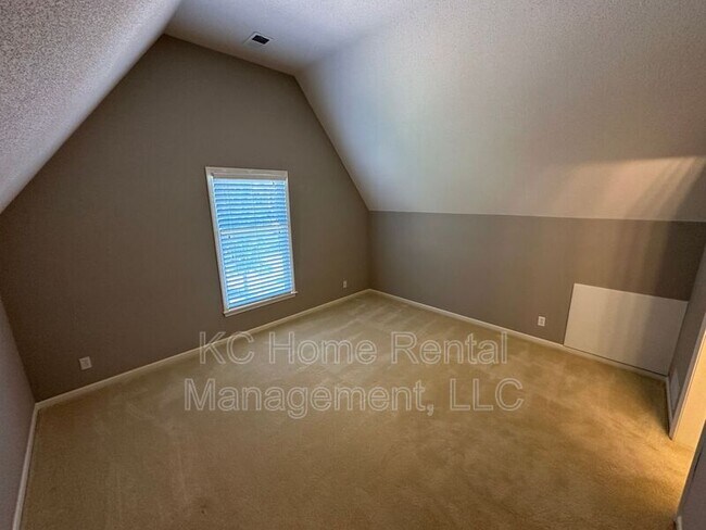 Building Photo - 5605 W 153rd Terrace