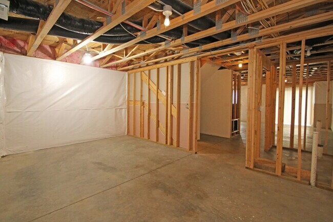 Building Photo - Stunning 3 Bed Rental with Deck & Pond View!