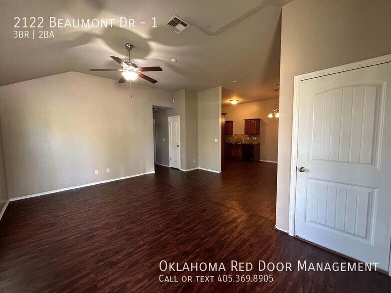 Building Photo - 2122 Beaumont Dr