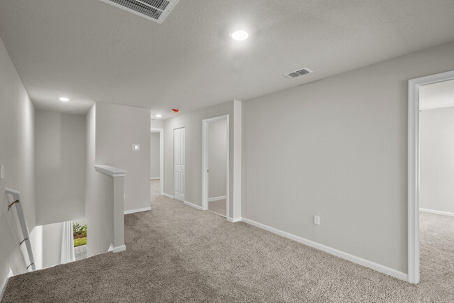 Building Photo - 5622 SE Edgewater Cir