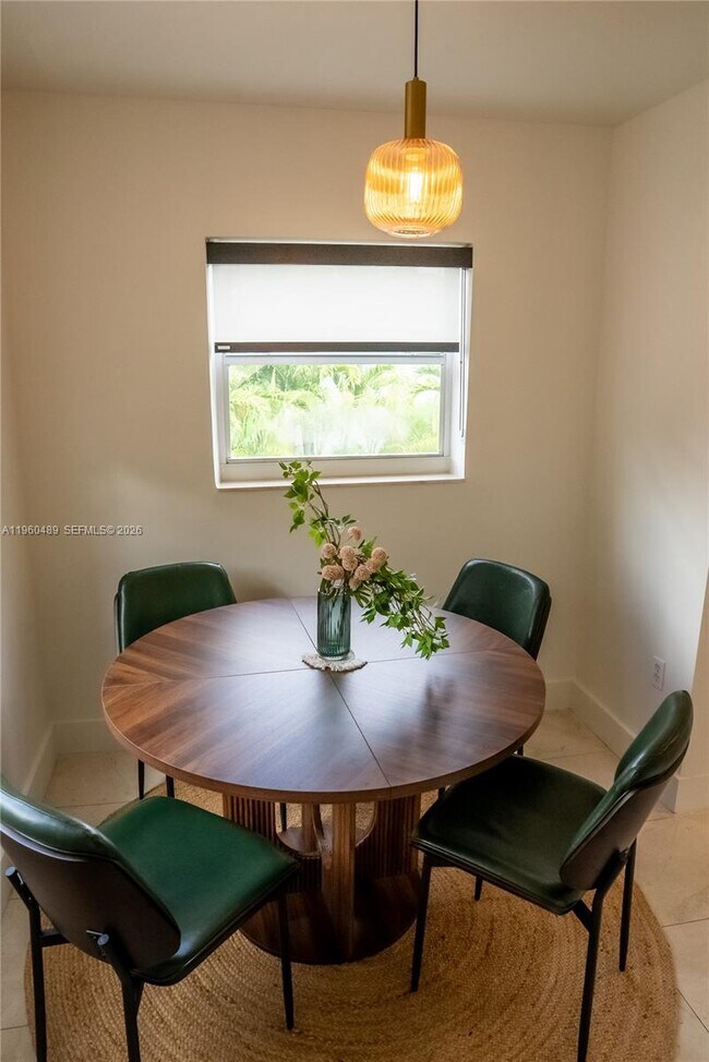 Building Photo - 509 NE 64th St