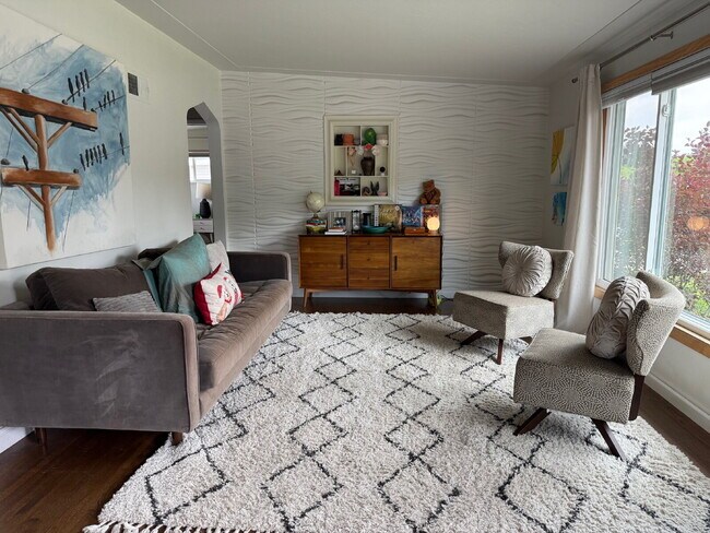 Building Photo - Stylish Mid-Century Modern Retreat in Litt...