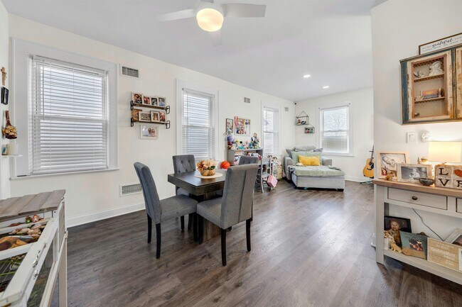 Building Photo - 632 Chase Ave