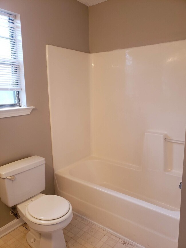 Building Photo - 3 BR/3BA Located in the Heart of Rincon