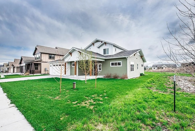 Building Photo - 4 Bedroom home located in upscale neighbor...