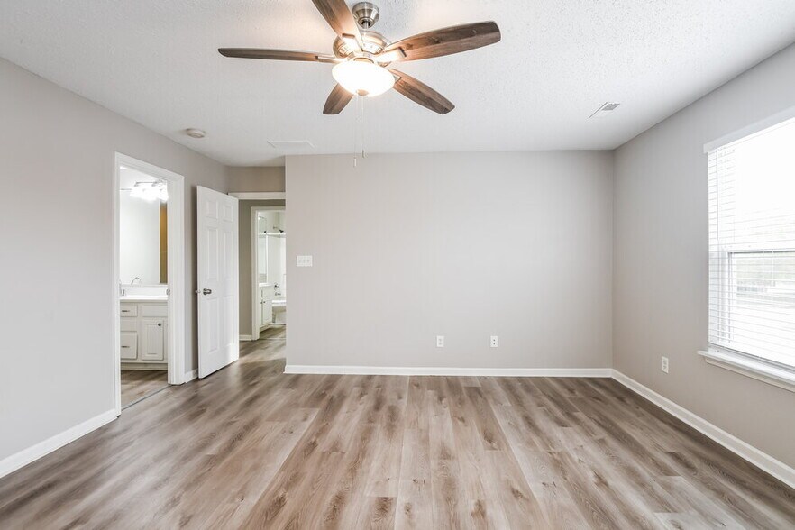 Building Photo - 8039 Corktree Dr