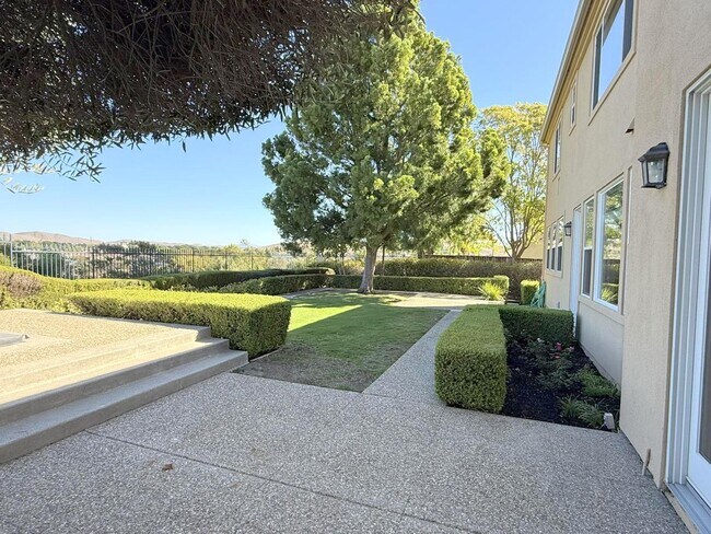 Building Photo - Former Model Home in Desirable Bridges Com...