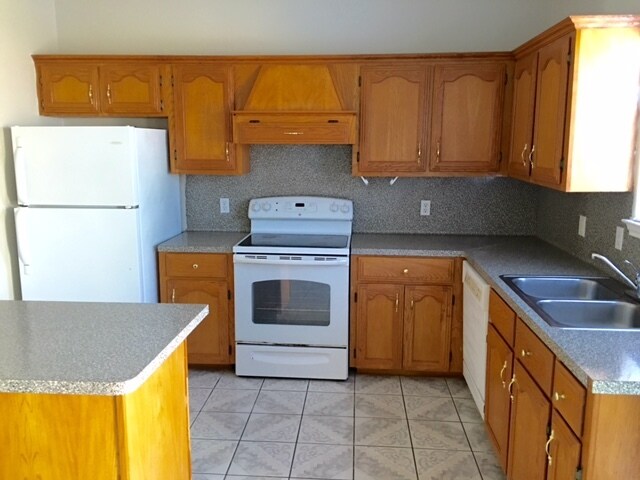 Building Photo - 2801 Charleston Ln