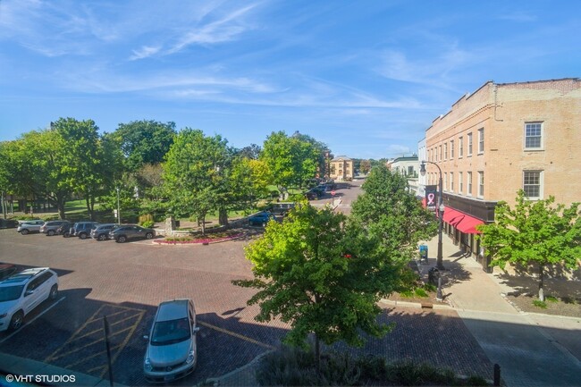 Building Photo - 116 N Benton St