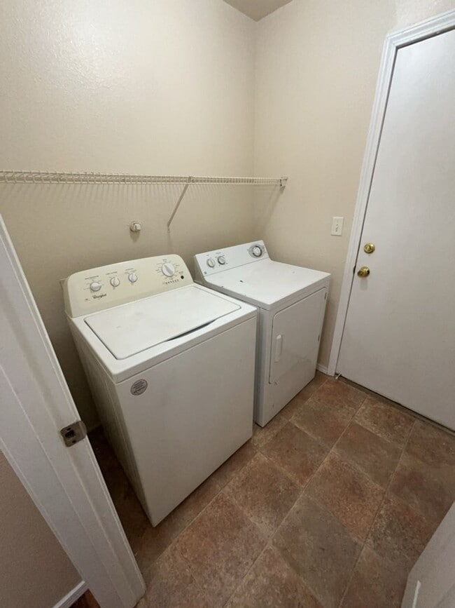 Building Photo - Three Bedroom, two Bath single-story home.
