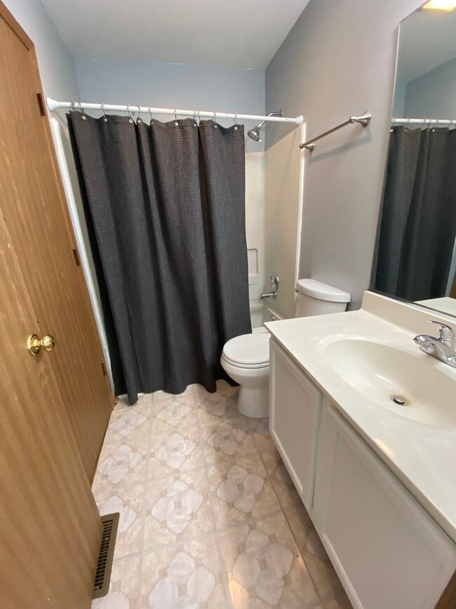 Building Photo - 2203 Rossiter Pkwy