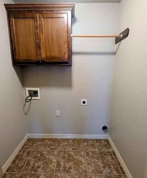 Laundry Room - 3110 Southwest Warberry Avenue