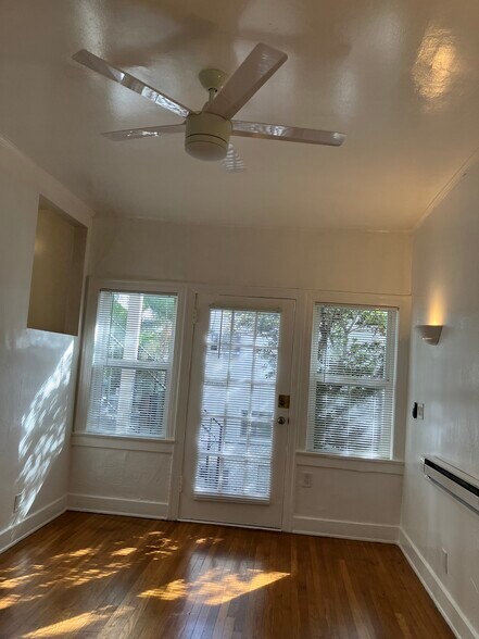 Building Photo - 2035 N Vista del Mar Ave