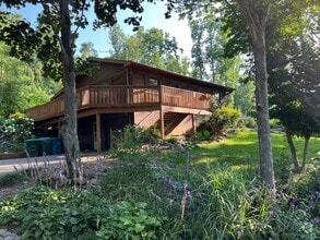 Building Photo - 3 bed / 2 bath in South Asheville