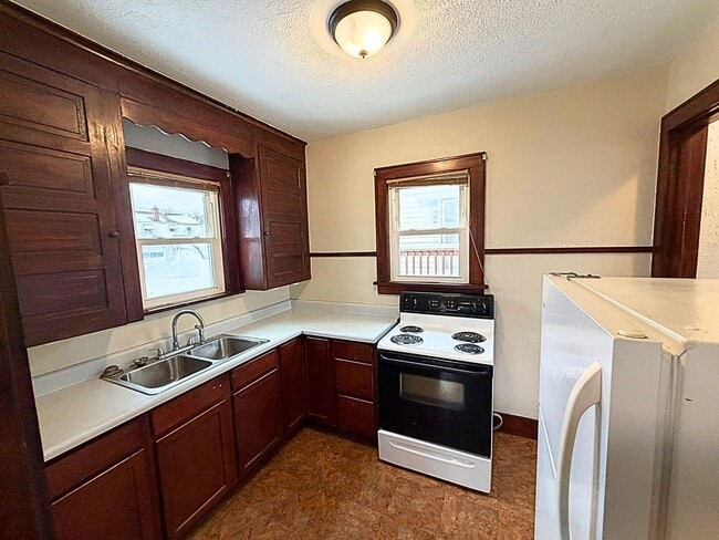 Building Photo - Single Family Home on Marland Heights for Rent