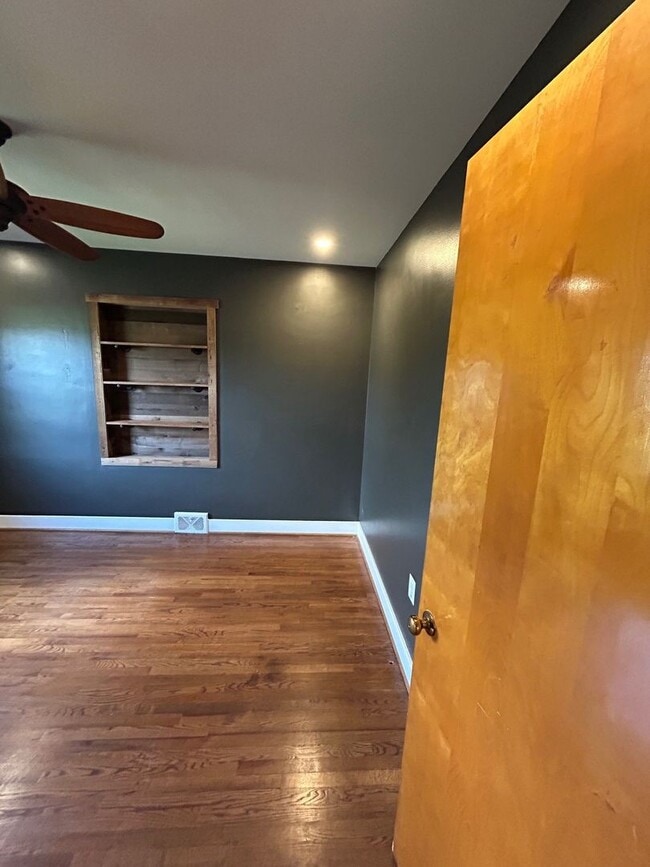 Building Photo - Remodeled rancher just outside of Frederick with stunning mountain views ready for you!