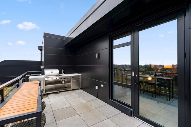 Building Photo - 2007 Vermont Ave NW