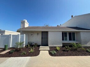 Building Photo - Upgraded, 2BD/2BA in Park Place: 1 Car Gar...