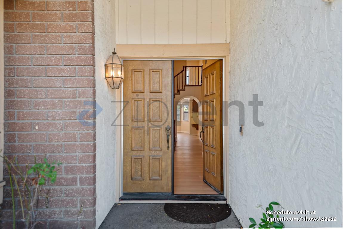 Building Photo - 382 Chad Dr