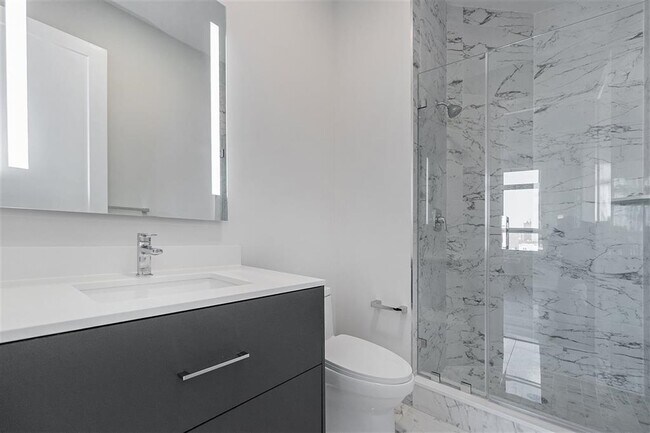 Building Photo - 119 Peter St