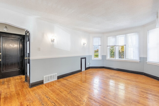 Building Photo - 2453 W 56th St