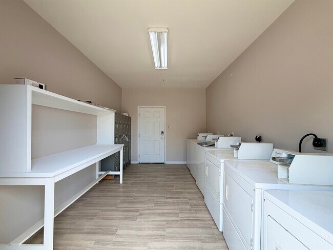 Building Photo - 5601 Cuenca Dr