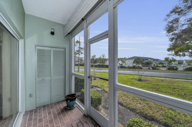 Building Photo - 240 Promenade Dr