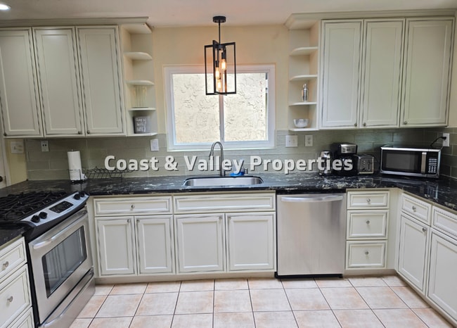 Building Photo - Beautiful Home in North Monterey County fo...