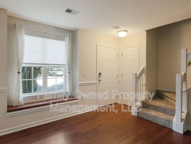 Building Photo - 502 Tree Branch Cir