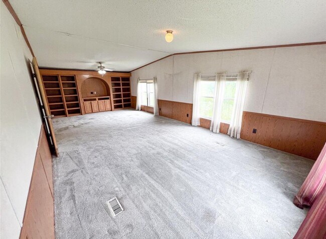 Building Photo - 24450 Cunningham Dr