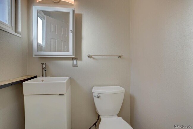 Building Photo - Updated 3 Bedroom Home in Hoffman Heights