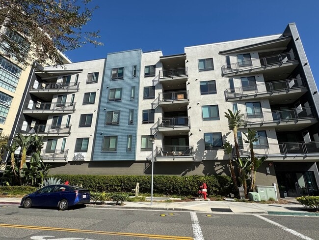 Building Photo - Stunning 2Bd/2Ba Condo in Heart of Irvine! **$500 Off First Months Rent!**