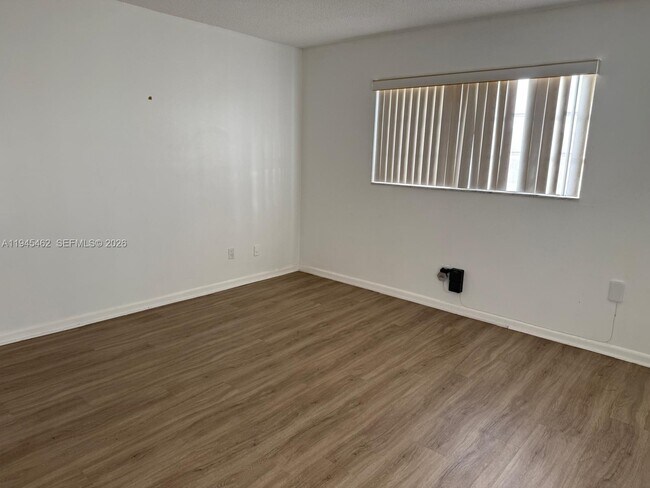 Building Photo - 5841 NW 61st Ave