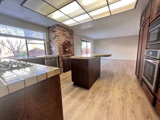 Building Photo - 788 Salt Lake Dr