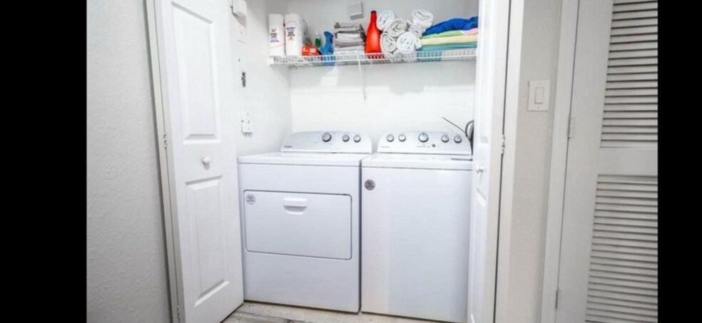 Building Photo - 5202 Hampton Beach Pl