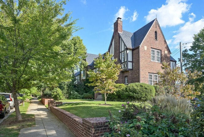 Building Photo - 4464 Greenwich Pkwy NW