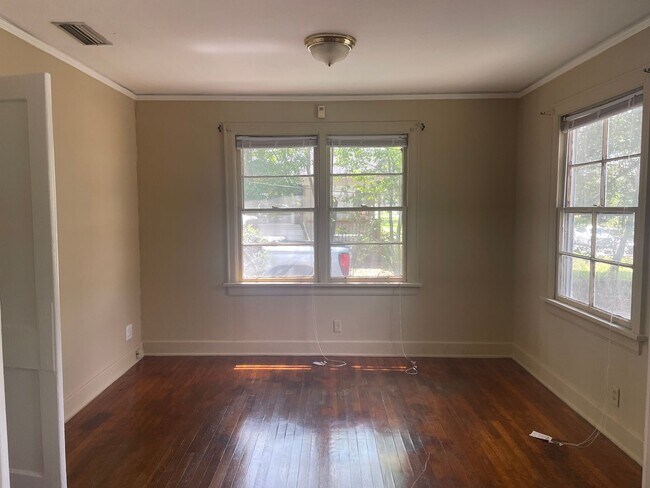 Building Photo - 3 Bedroom/1 Bath Home near VSU!!