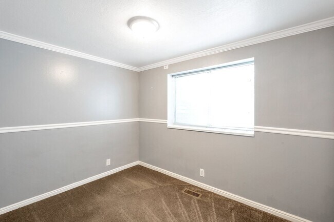 Building Photo - 673 E 1650 S