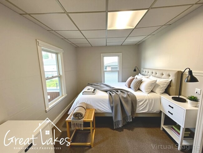 Building Photo - Charming 2 Bedroom 1.5 Bathroom now availa...