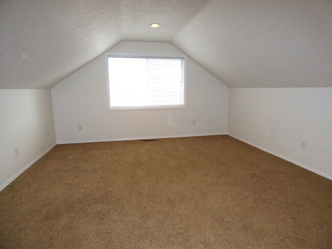 Building Photo - 3 Bed 2 bath home in North Salem!