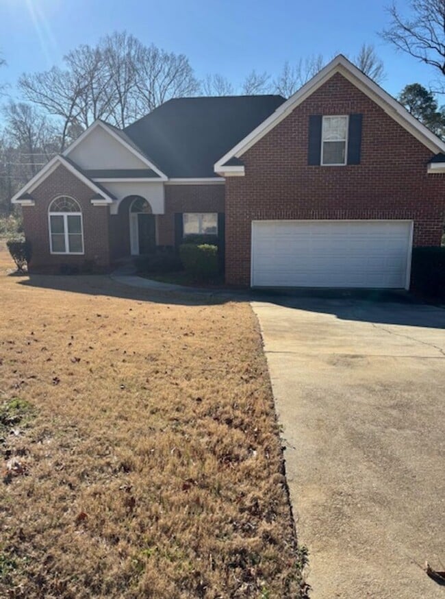 Building Photo - AVAILABLE NOW - 3 Bedroom 2.5 Bath Home in North Augusta!