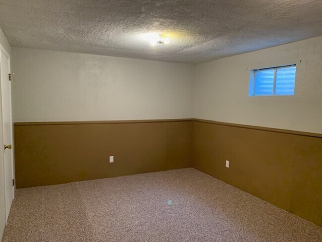 Building Photo - Beautiful 4 Bedroom Quad Level Located in Buffalo Ridge!!!!