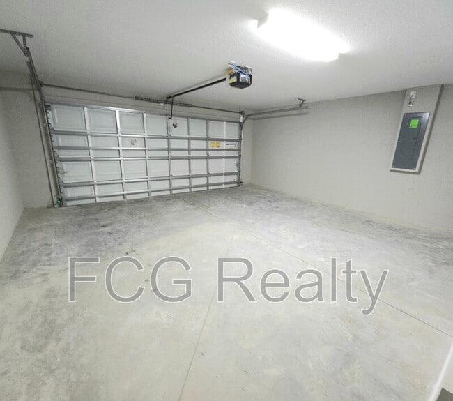Building Photo - 7 Hemlock Radial Ln