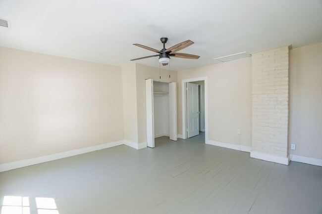 Building Photo - 3963 Oakleys Ln