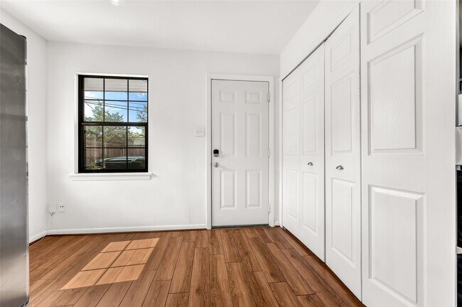 Building Photo - 5604 Flack St