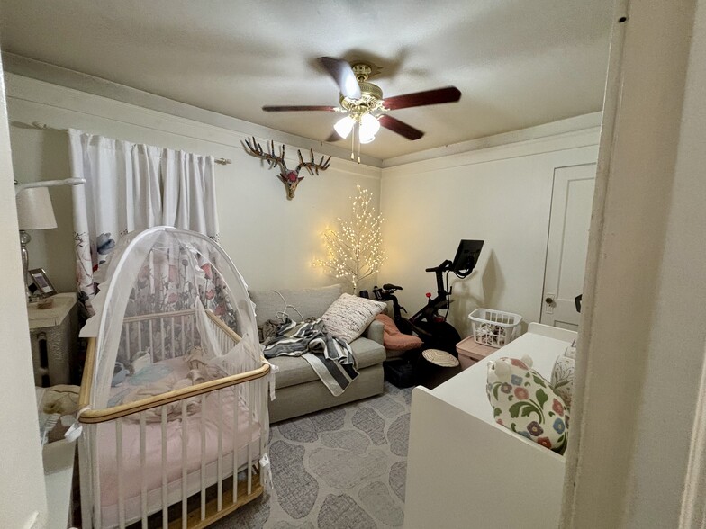 Back bedroom. - 421 Hannah Avenue