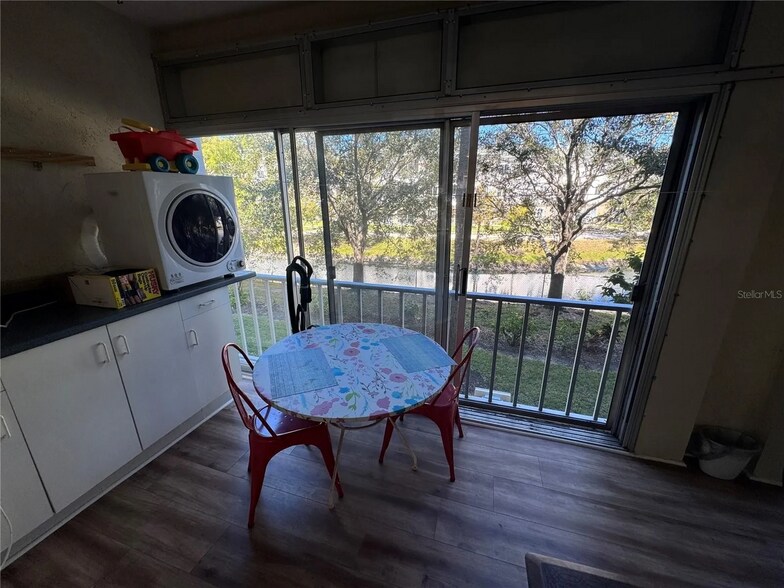 Building Photo - 3122 Lake Bayshore Dr