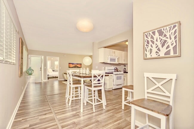 Open floorplan feels very spacious - 35 Dudley Ave