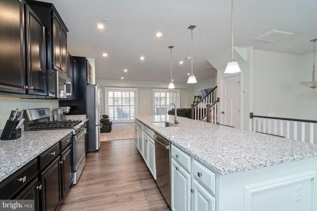 Building Photo - 5950 Etterbeek St