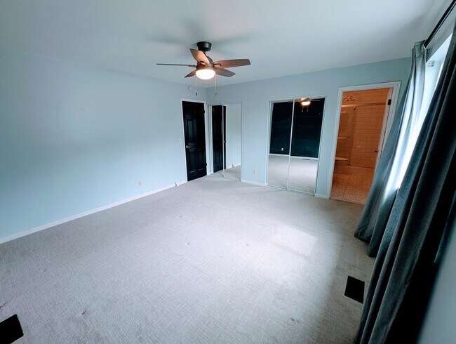 Building Photo - 11843 S Cedar Ridge Rd